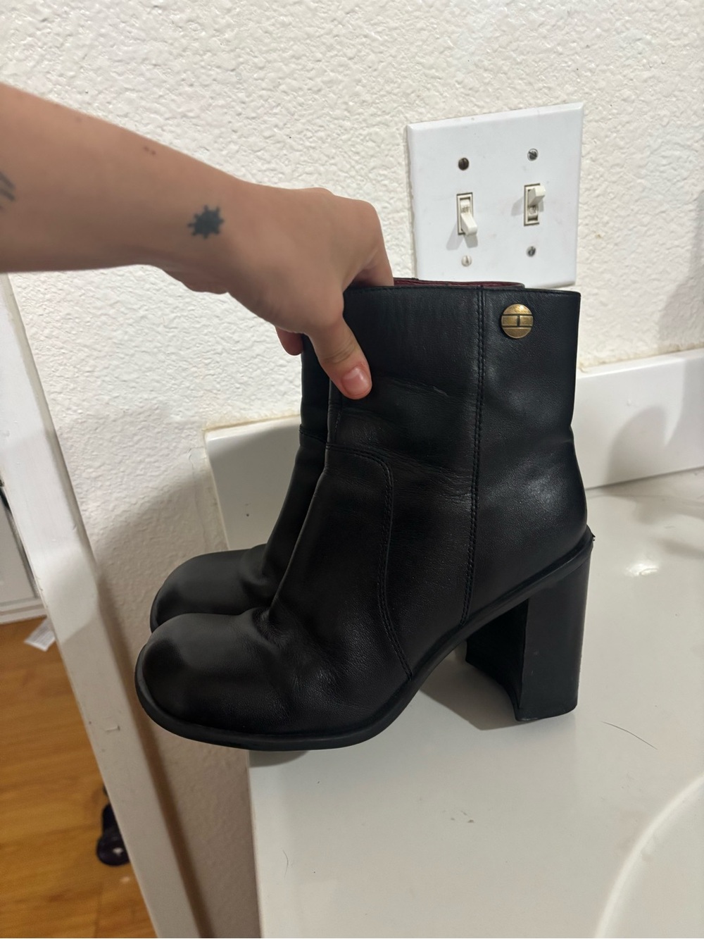 Vintage Tommy Hilfiger Black Leather Block Heel Ankle Boots